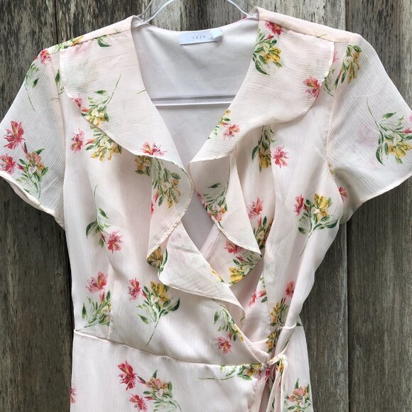 Lush Soft Pink Floral Flutter Wrap Short Sleeve Dress Small NWOT - Picture 4 of 10